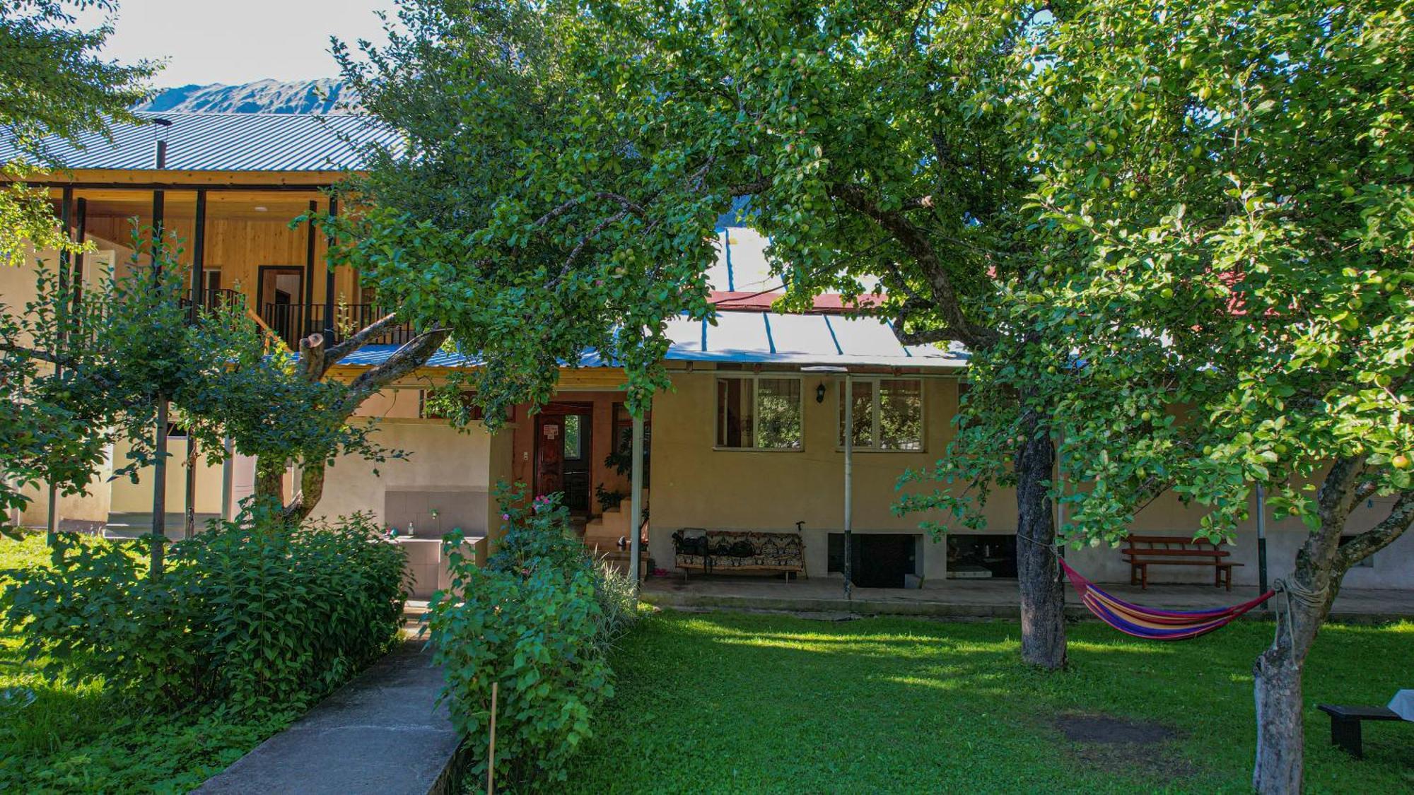 Givi Kakhiani'S Guesthouse Zhabeshi 外观 照片