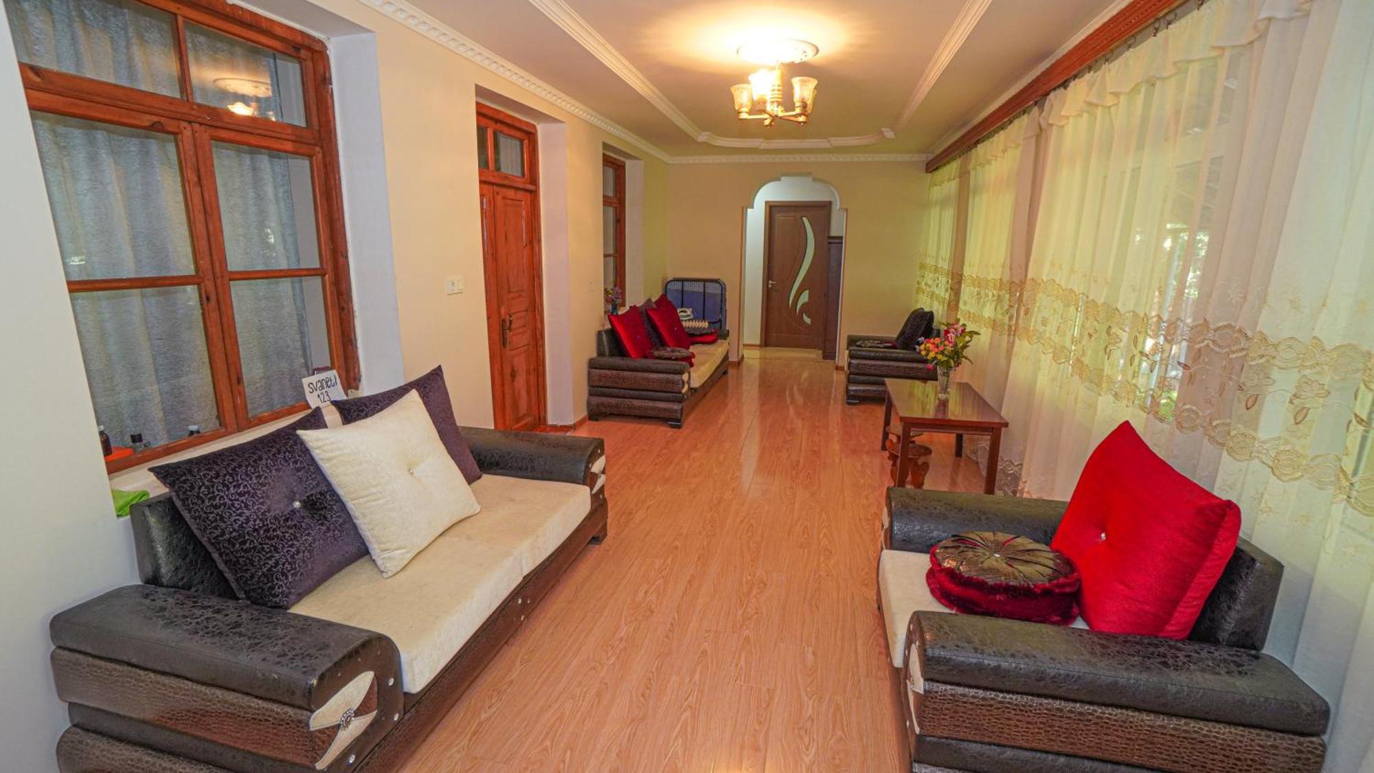 Givi Kakhiani'S Guesthouse Zhabeshi 外观 照片