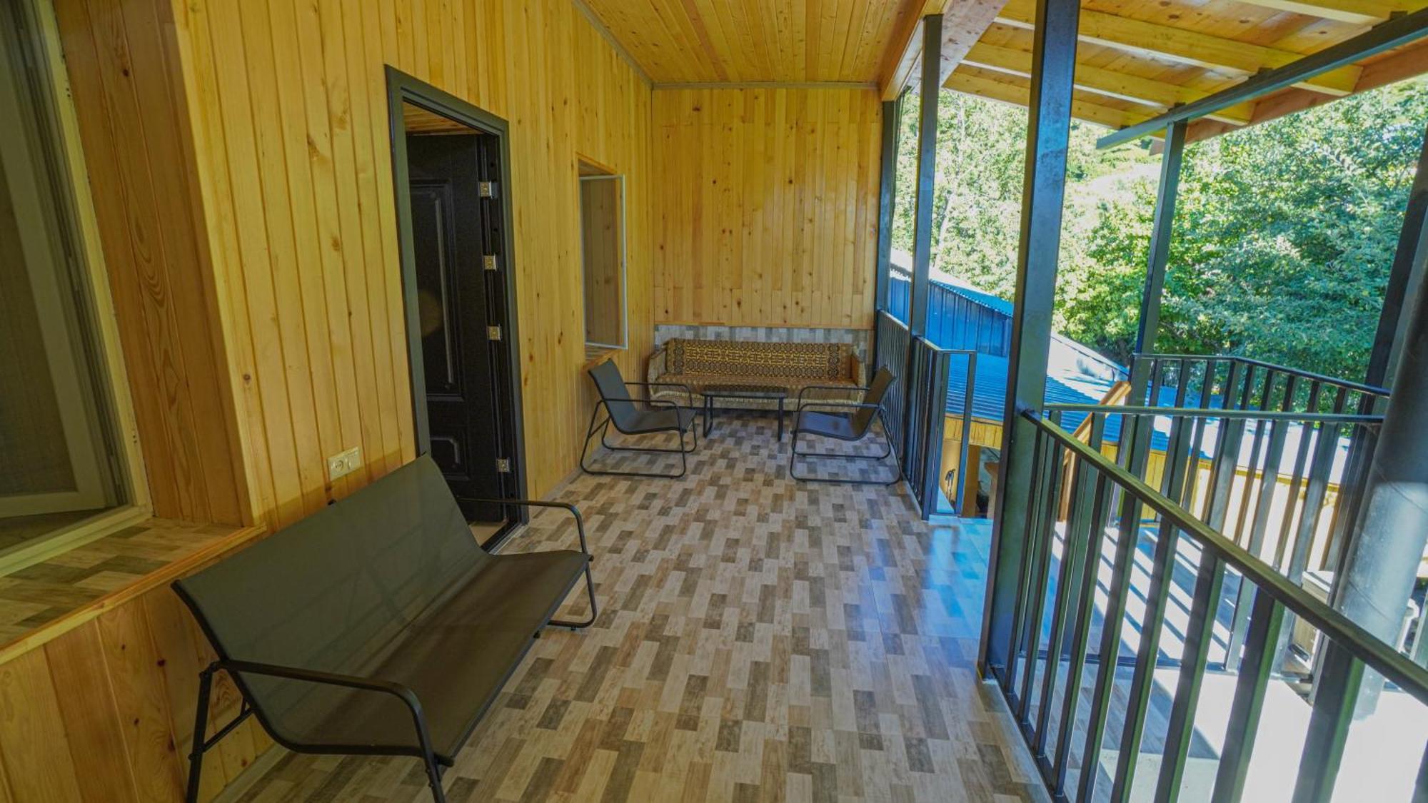 Givi Kakhiani'S Guesthouse Zhabeshi 外观 照片