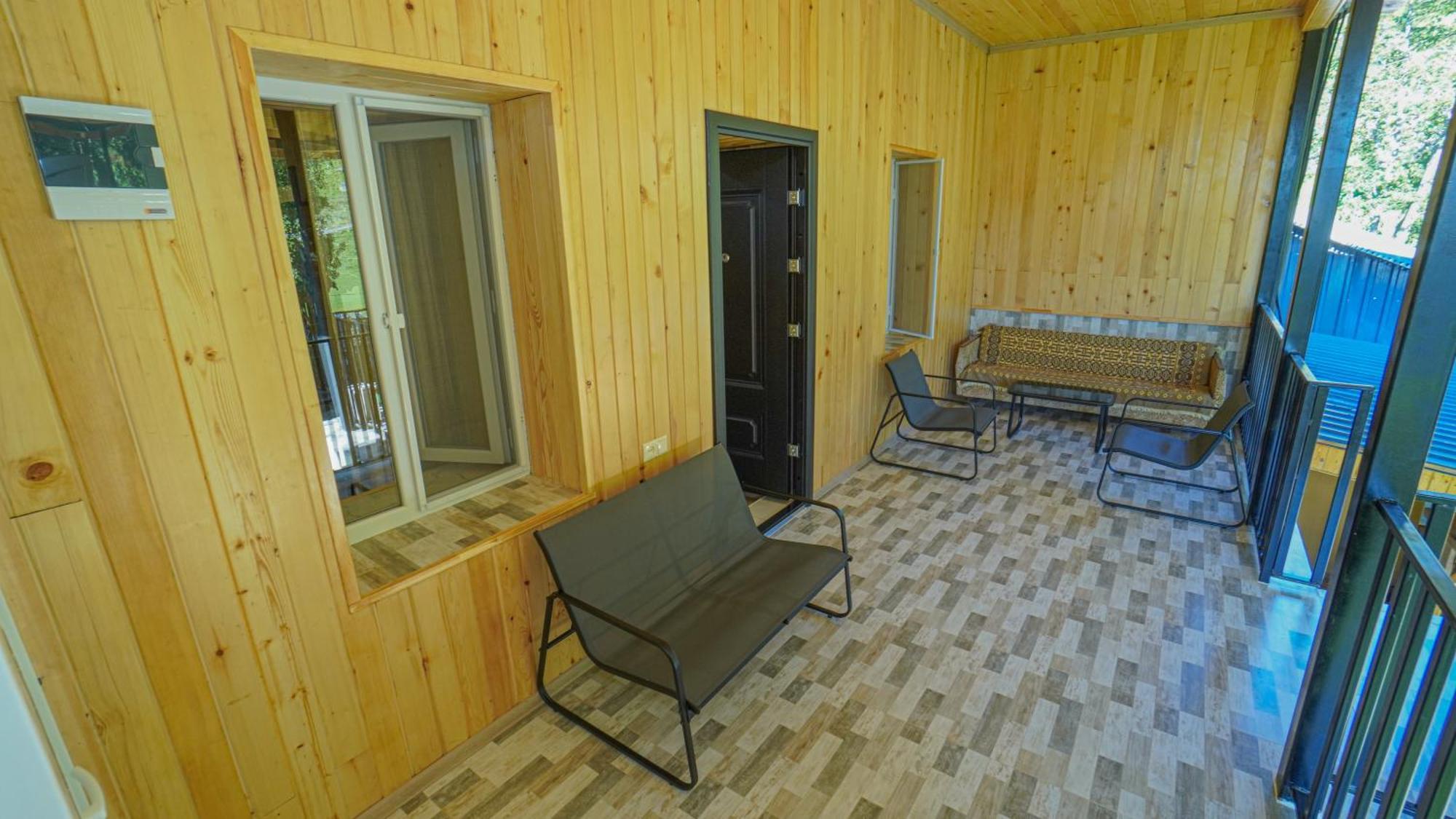 Givi Kakhiani'S Guesthouse Zhabeshi 外观 照片