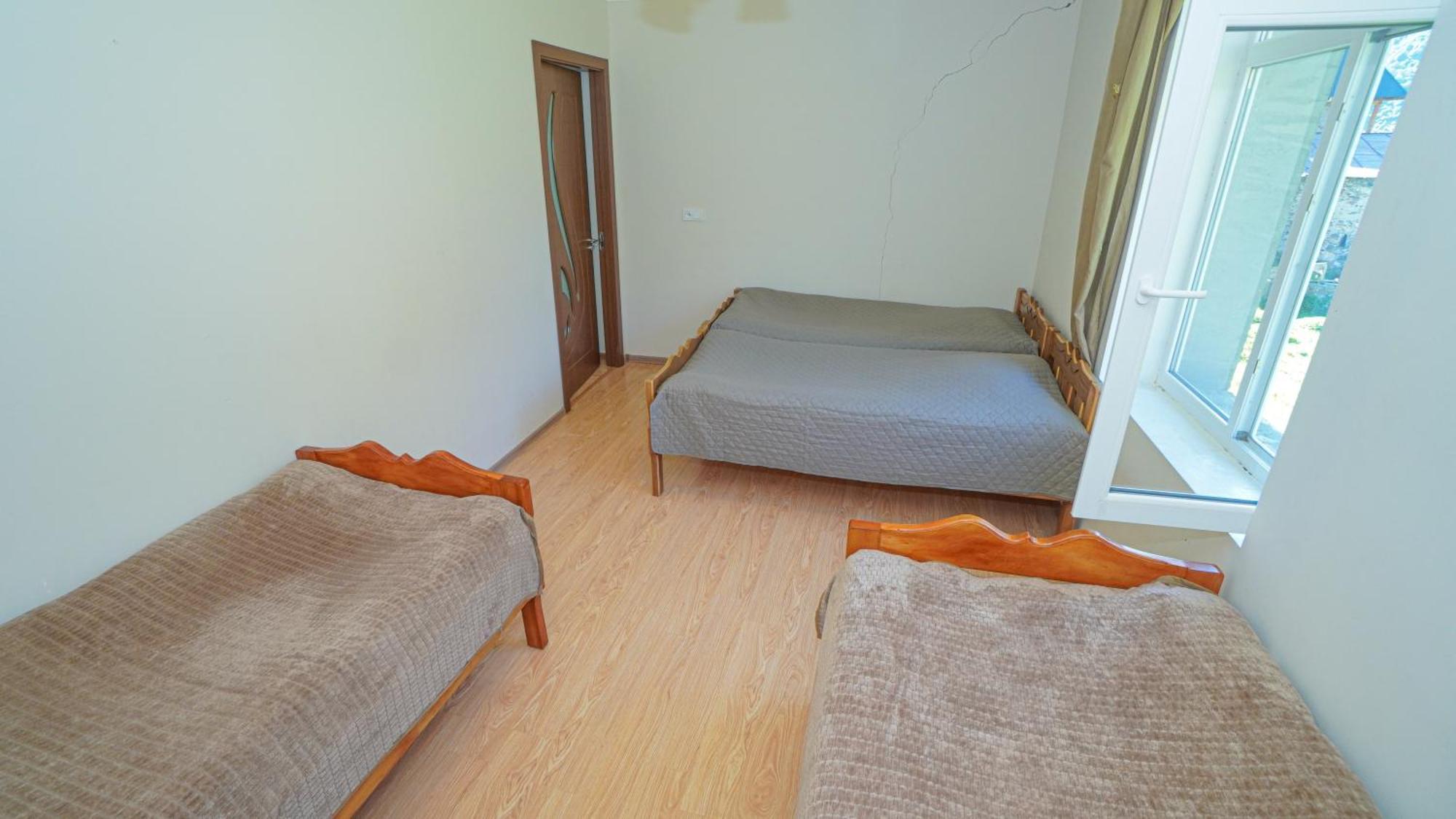 Givi Kakhiani'S Guesthouse Zhabeshi 外观 照片
